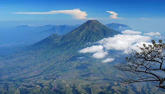 Urutan gunung tertinggi di indonesia